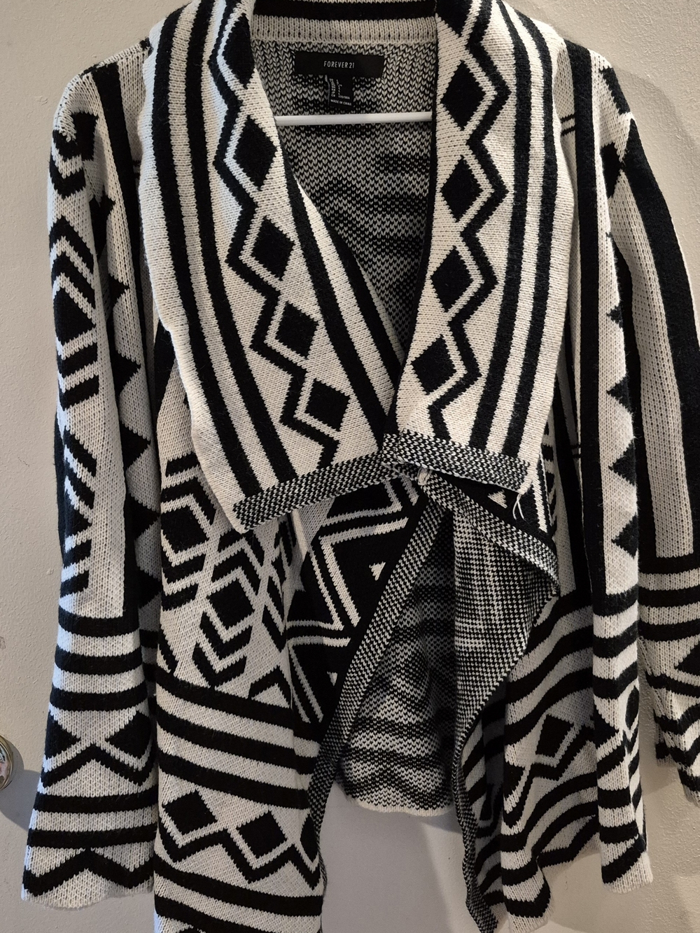 Forever 21 Black & White Geometric Open-Front Sweater Cardigan